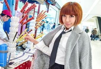 操场上的直穿少女合集，爱丝精选中总有种想打探的冲动…
