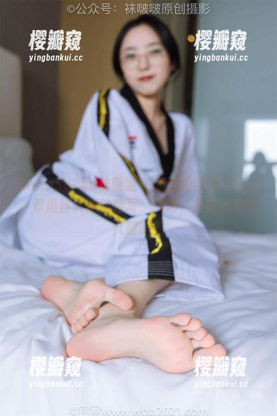 BoBoSocks袜啵啵-奶油 BoBoSocks袜啵啵 - 奶油的新图包上线,厚黑丝大腿袜特写,天哪,我能不多看几眼吗?