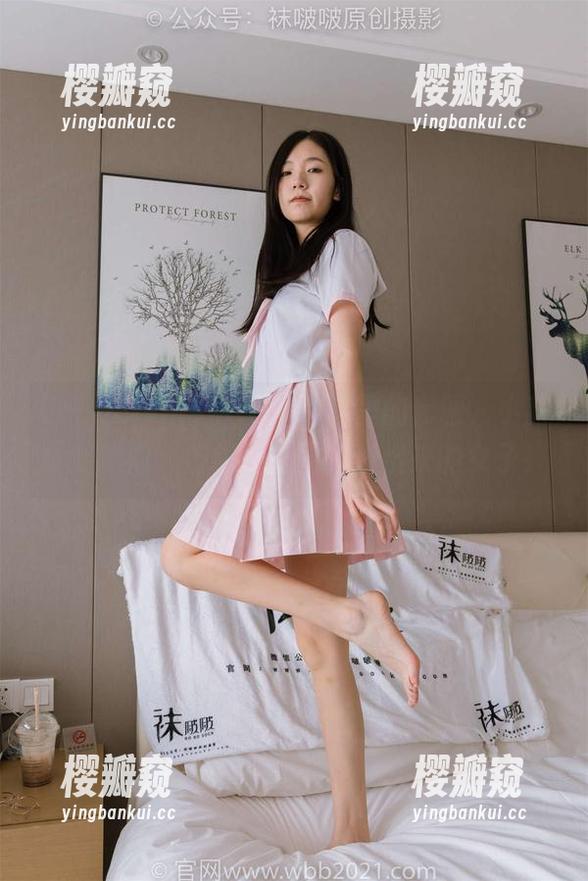 BoBoSocks袜啵啵 - 这里的套图，小甜豆穿旗袍，仿佛是古画中走出来的女子！