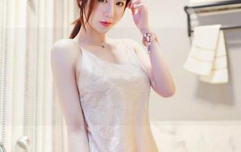 Feilin嗲囡囡 – 欣欣Rubybaby的白色写真集更新了我真想送她一件红色外套，但她可能又要说：‘过了季节！’