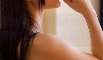 GIRLT果团网 – 与其调校壁纸，不如直接选周琰琳LIN那些让人流口水的美脚