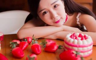 GIRLT果团网 – 看着黄歆苑的高清照片，只想说，白衬衫应该改名叫“致命武器”了。