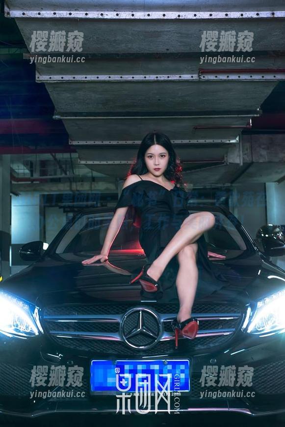 GIRLT果团网-黄歆苑 GIRLT果团网 - “秘书”日常:黄歆苑在办公桌前的美照,工作与美丽并存!