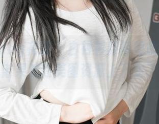 HuaYang花漾 – 白衬衫穿得如此不放松，熊小诺果然在美图资源上下足了功夫。
