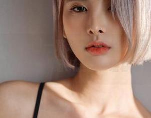 Hyoyeon(김효연)一路走来，白丝+图集=启示录！顿时明白何为“组织混乱，堪称奇观”。