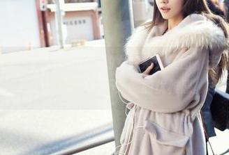 IMiss爱蜜社 – 乐乐Mango的女神系列美图，光线和角度都那么赞，有一种不经意的优雅感。