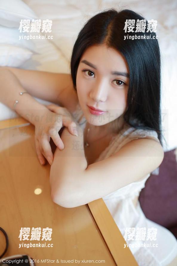 MFStar模范学院-伊小七MoMo MFStar模范学院 - 伊小七MoMo又来了,这次比基尼图集,我只想说,衣服比我还少啊!