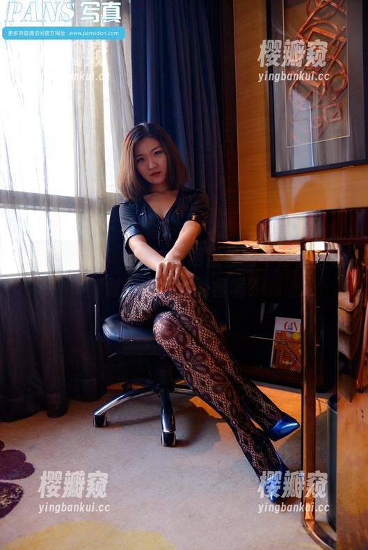 PANS写真-李沫 PANS写真 - 李沫:网盘里的牛仔裤,啥时候一穿就能瘦呢?