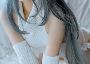Quan冉有点饿的写真：看，天使在偷偷吃！