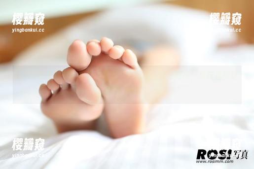 ROSI ROSI带来的旗袍写真,透着几分俏皮,几分期待,你能抵抗这份福利吗?