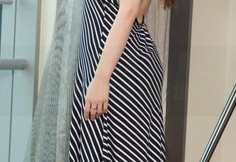 UGirls尤果网 – 原图直击：穿上牛仔裤的郭婉祈，让我们也想在路边凹个造型