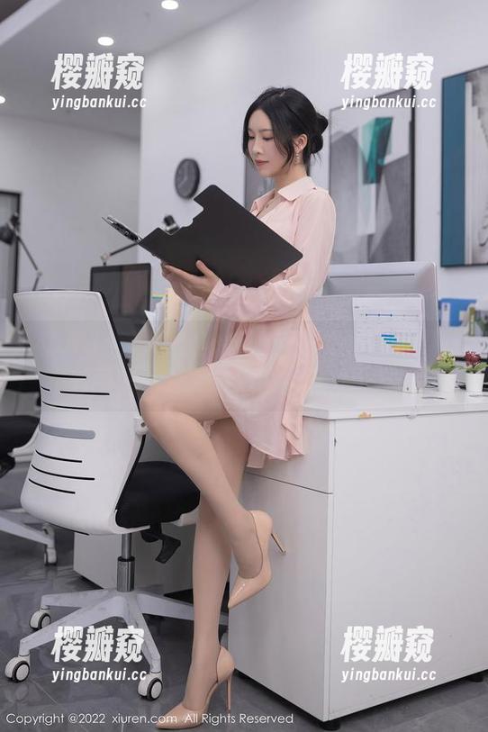 Xiuren秀人网-Milk大萌 Xiuren秀人网 - Milk大萌的办公室最新套图——是要做报告还是办个展?
