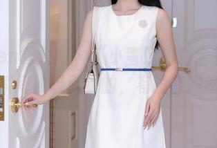 Xiuren秀人网 – “小蛮妖短裙全套”——瞬间被吸引到的，有没有同感？
