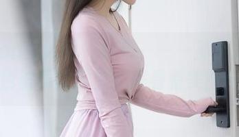 Xiuren秀人网 – 林乐一——那个总是带着粉色滤镜的博主，来看看美图合集！