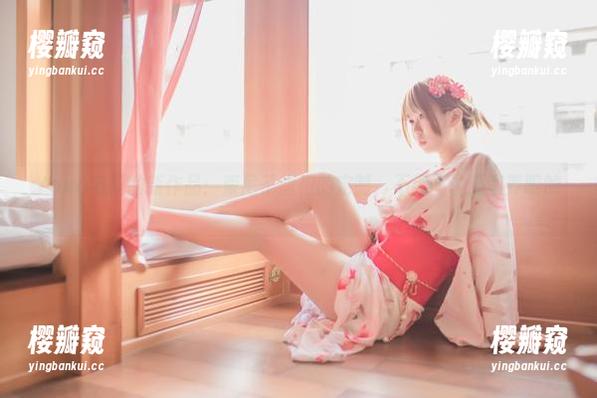Yoko宅夏 Yoko宅夏的新作品:索尼子旗袍的定制,不得不说还蛮养眼的。