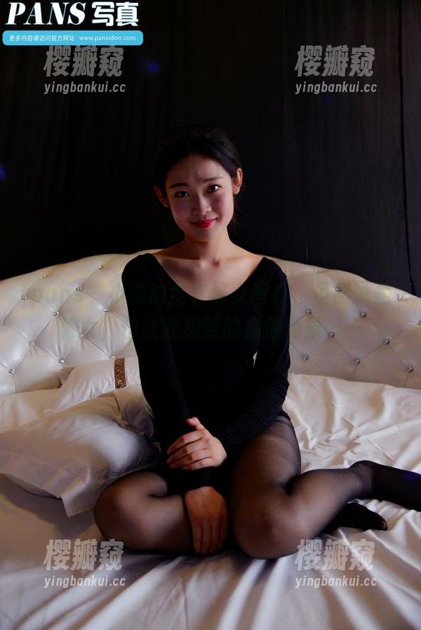 pans-小柔 pans - 小柔的全套修女写真,虽然说是修女,但让我想到的其他场景……