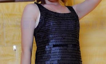 pans – 校服踮起脚，狐狸在写真里叛逆了一把？