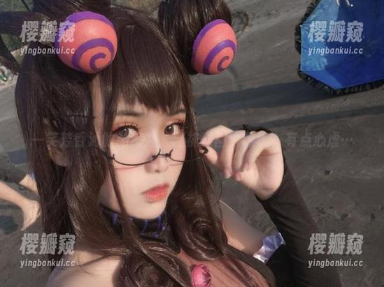 一笑芳香沁 一笑芳香沁的私房秀,网袜原图太撩了,有点心虚…