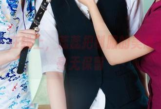 丽柜 – 在线上，蕊蕊把制服的美感演绎得毫无保留