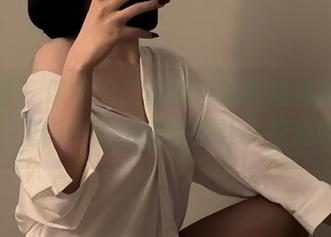 微密圈 – 保守的二舅妈日常写真集的最新更新，光影中透出的感觉让人很想聊聊。