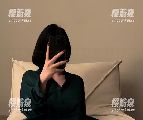保守的二舅妈 微密圈 - 保守的二舅妈的对镜技术,作品里隐藏的小尴尬你能看出来吗?