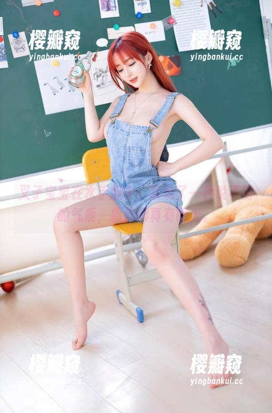 叉子宝宝 叉子宝宝在水手服中,展现了一种说不清的气质,摄影师真有眼光。