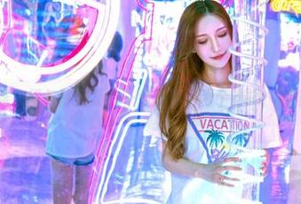 嗲囡囡 – 连衣裙与陈媚儿：一组写真，两个选择，哪个更迷人？