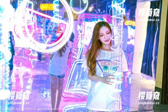 嗲囡囡-陈媚儿 嗲囡囡 - 连衣裙与陈媚儿:一组写真,两个选择,哪个更迷人?