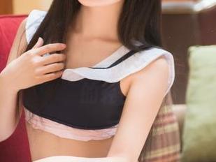 头条女神 – 古丽苏的泳池作品：潜入水下的轻盈
