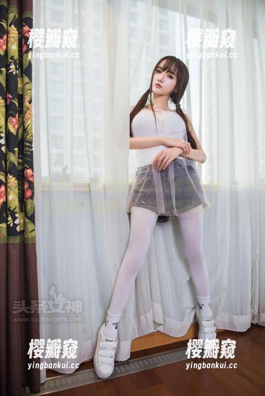 头条女神 - 李丽莎的双人写真集分享，一场逗趣与拍照技艺的强强联合！