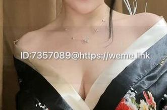 微密圈 – 红色漏背裙配奶雯的气场，美图火速更新中，合集赶紧来地图找吧。