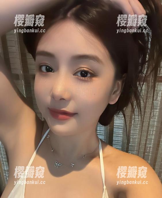 奶雯 微密圈 - 奶雯和粉色的调皮游戏:套图中的小插曲