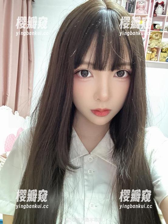 妍子坚不可摧 妍子坚不可摧的泳装cos,偏偏岸上都有欣赏者