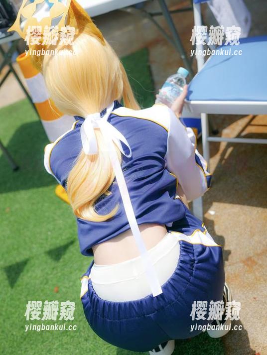 嫣嫣子 嫣嫣子在“MILK”中全套的姿态,原图里一点都不怕看。