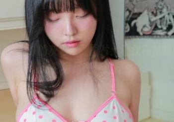 宋哈娜(송하나)的灰色系列图片：让我在枯燥中反复揣摩究竟是在表达什么。