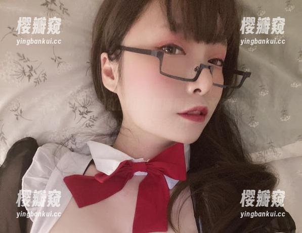 小泉学姐吖 在线观赏小泉学姐吖的浴室超清原图,水汽缥缈中,她的洗发水有多种!