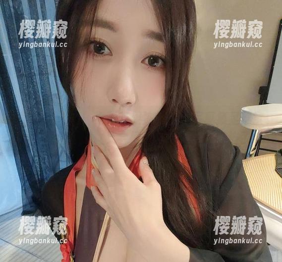 小玉吃果冻 微密圈 - 看!小玉吃果冻的最新写真集足球宝贝,既会踢球,又会撩,太让人无从抵挡了。