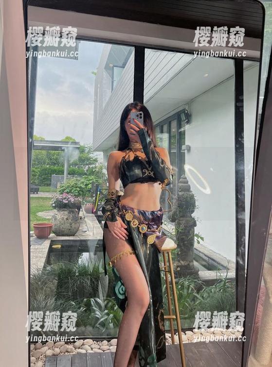 小玉吃果冻 微密圈 - 你以为这是小玉吃果冻的写真,其实是巨无霸和清纯脸蛋的友情篇,超迷的组合!