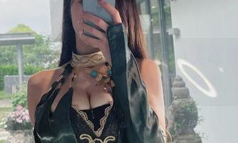 微密圈 – 有图集，有美足，小玉吃果冻又一次优雅展示了这神奇的魔力。