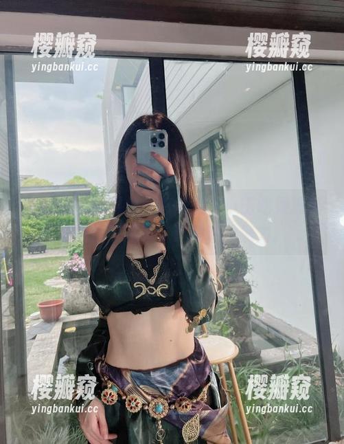 小玉吃果冻 微密圈 - 有图集,有美足,小玉吃果冻又一次优雅展示了这神奇的魔力。