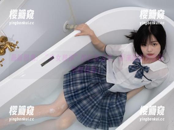 少女秩序 最新图集:“少女秩序”的白丝卫衣,原来靓丽和慵懒也能混搭。