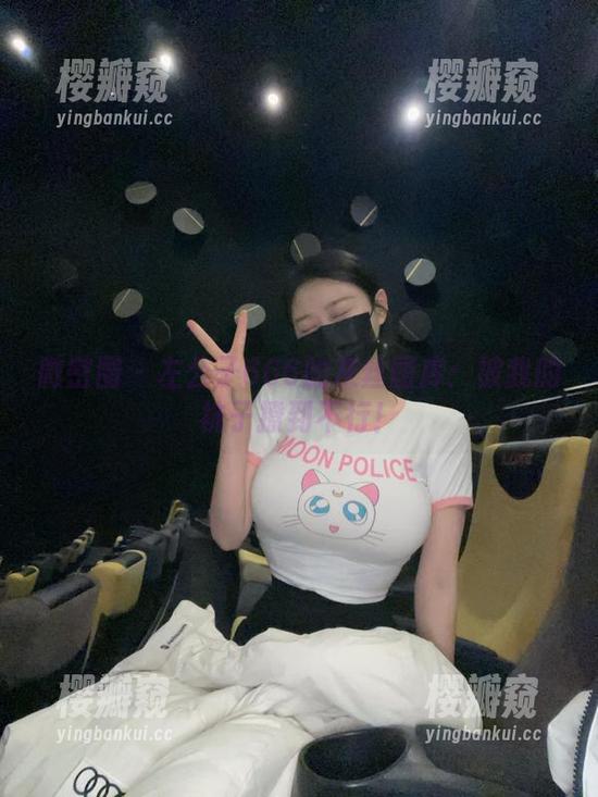 左公子666 微密圈 - 左公子666的灰丝图库:被我的袜子撩到不行!