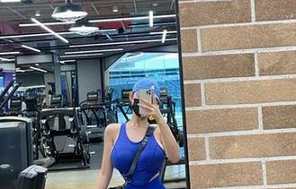 微密圈 – 左公子666全集，原图中那一抹绿色，至少引发了我一些后知后觉。