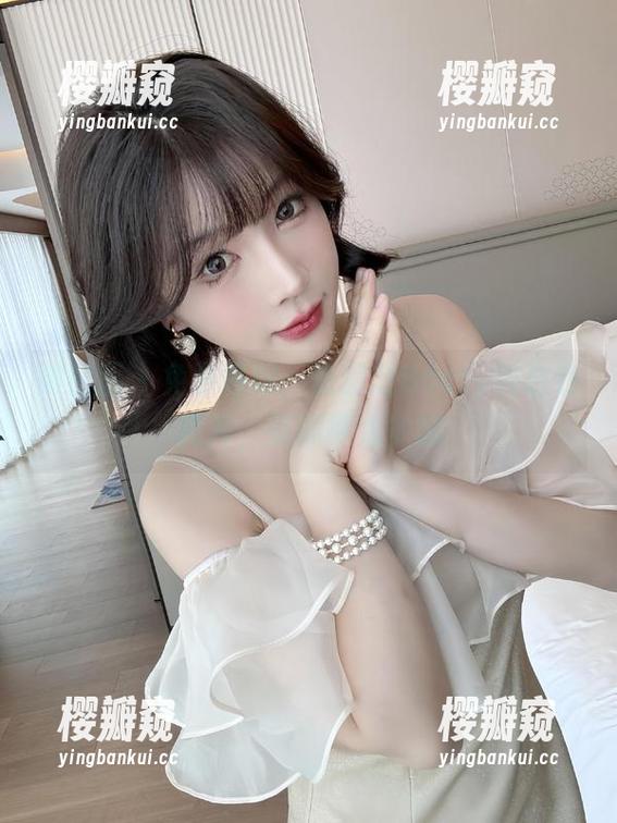 微密圈 - 免费领取，徐莉芝Booty的白色照片，别期待太多哦
