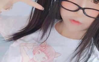 诸君请注意，这里有摇摇乐yoyo和小鸟游六花的无圣光美图！