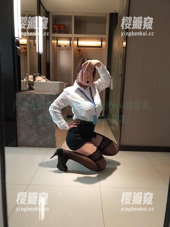 无颜小天使wy 网盘有软件,有无颜小天使wy的写真,当然还有小黄鸡的赠品哦!