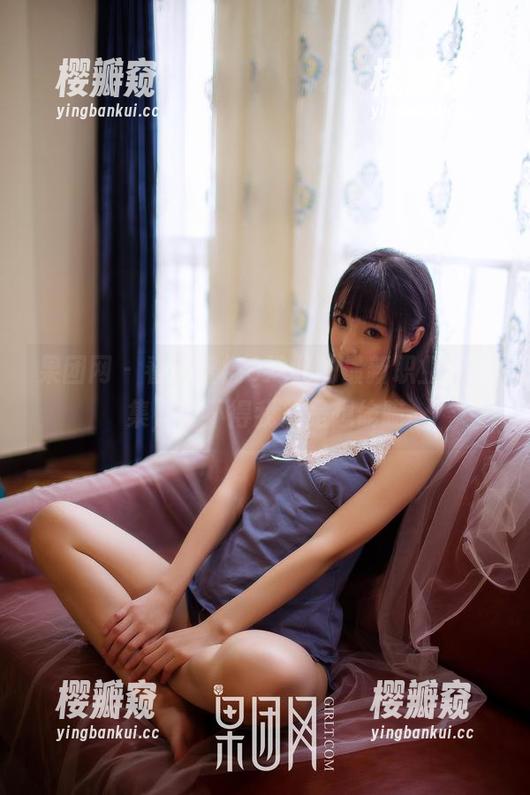 果团网-蜜桃Q妹儿 果团网 - 看!蜜桃Q妹儿的最新职业装图集,怪不得我总是想偷瞄