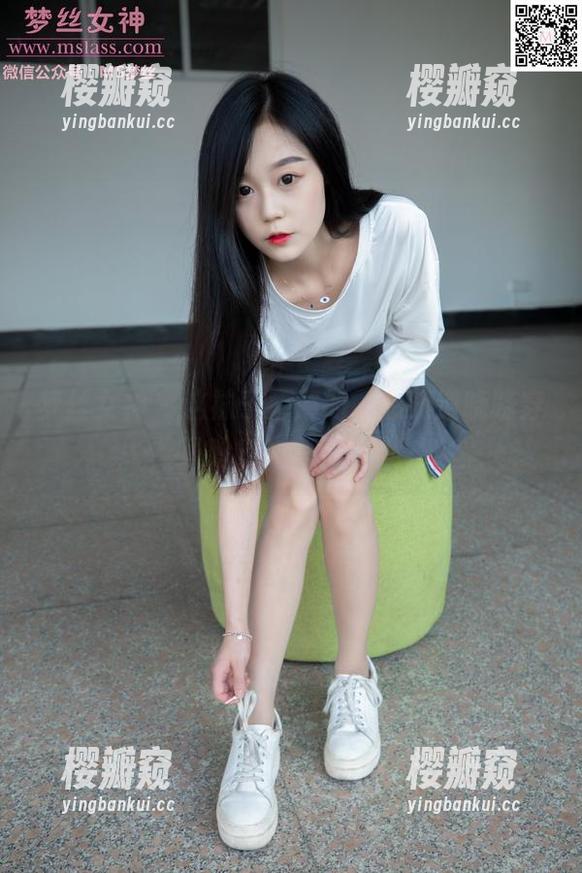 梦丝女神-晓晓 梦丝女神 - 这袜子薄薄的,想知道晓晓穿了啥?|写真图册
