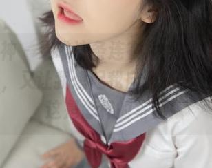梦丝女神 – 灵唯这条连衣裙，既让人想多看几眼，又让我想起我自己的衣橱有多空，这是怎样的写真！