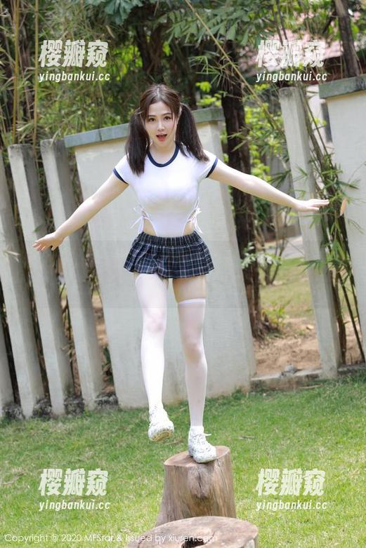 模范学院-伊小七MoMo 模范学院 - 伊小七MoMo在浴室的免费图片:水花四溅和我的思绪游离